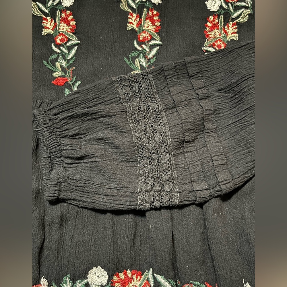 American Eagle Outfitters Black Floral Embroidered Blouse - Picture 5 of 7